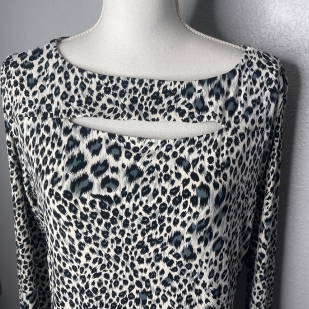 Carmen Marc Valvo size S animal print top